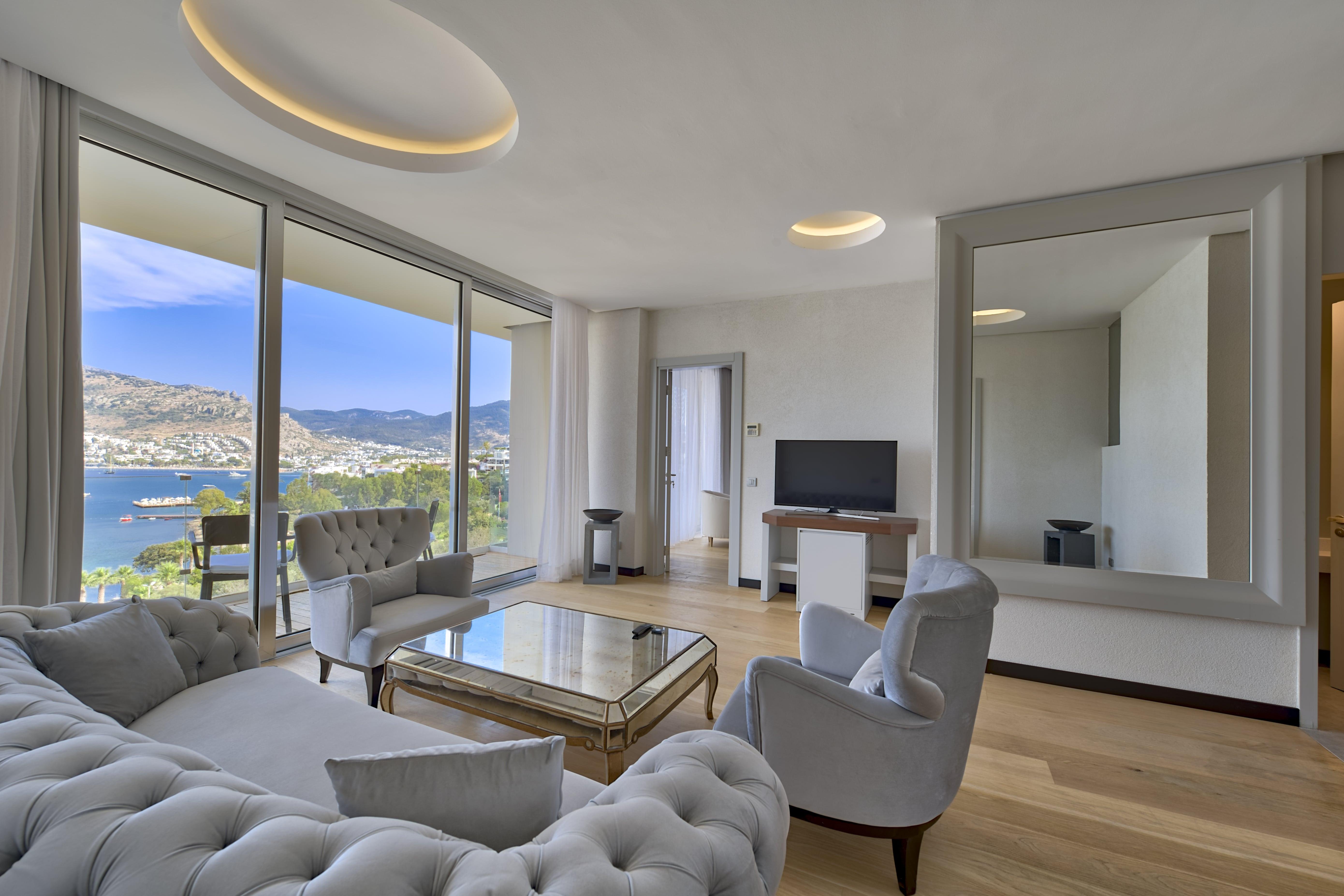 Cape Bodrum Luxury Hotel & Beach Гюндоган Екстериор снимка A living room in a luxury apartment