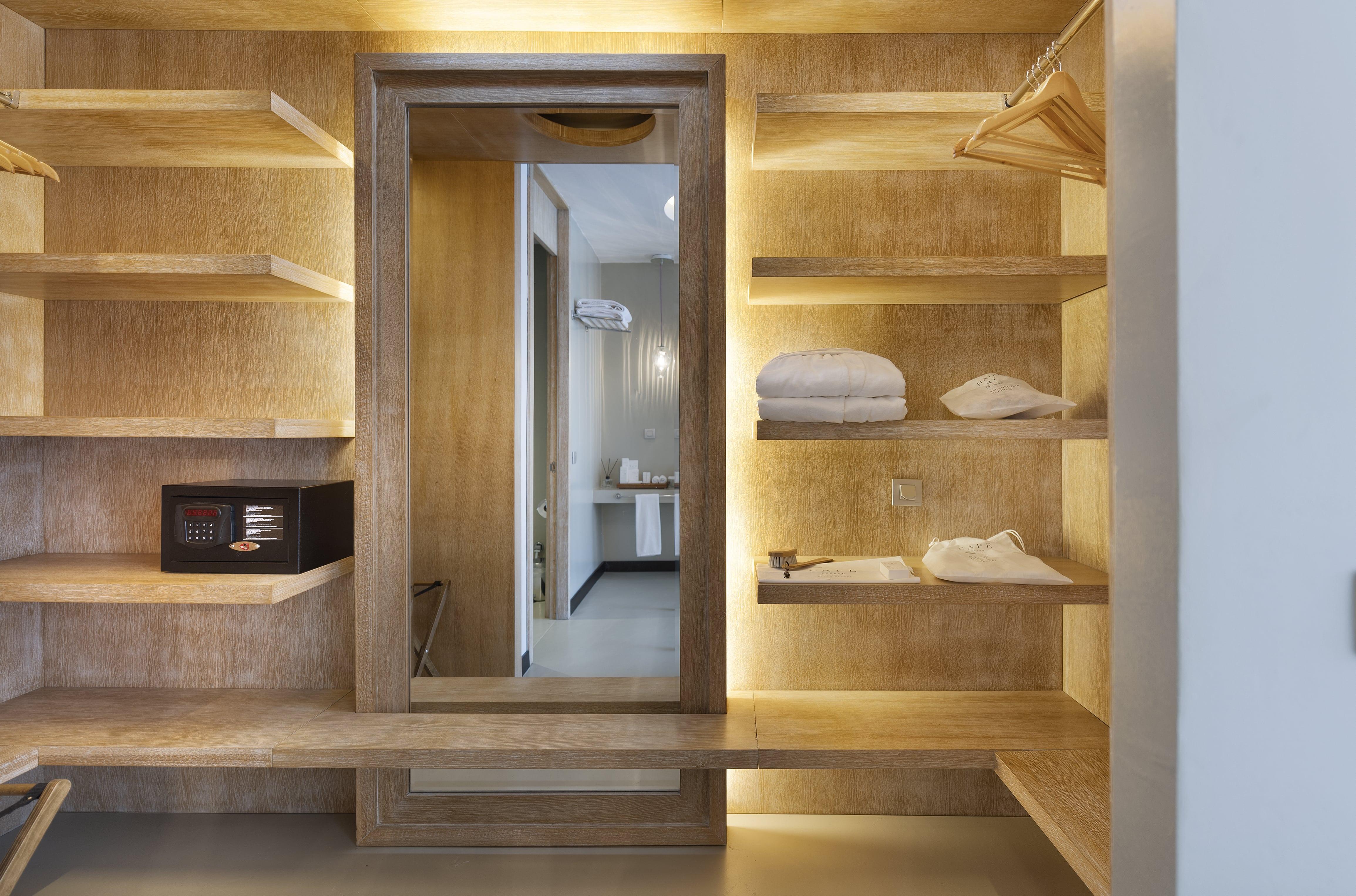 Cape Bodrum Luxury Hotel & Beach Гюндоган Екстериор снимка A bathroom at the hotel