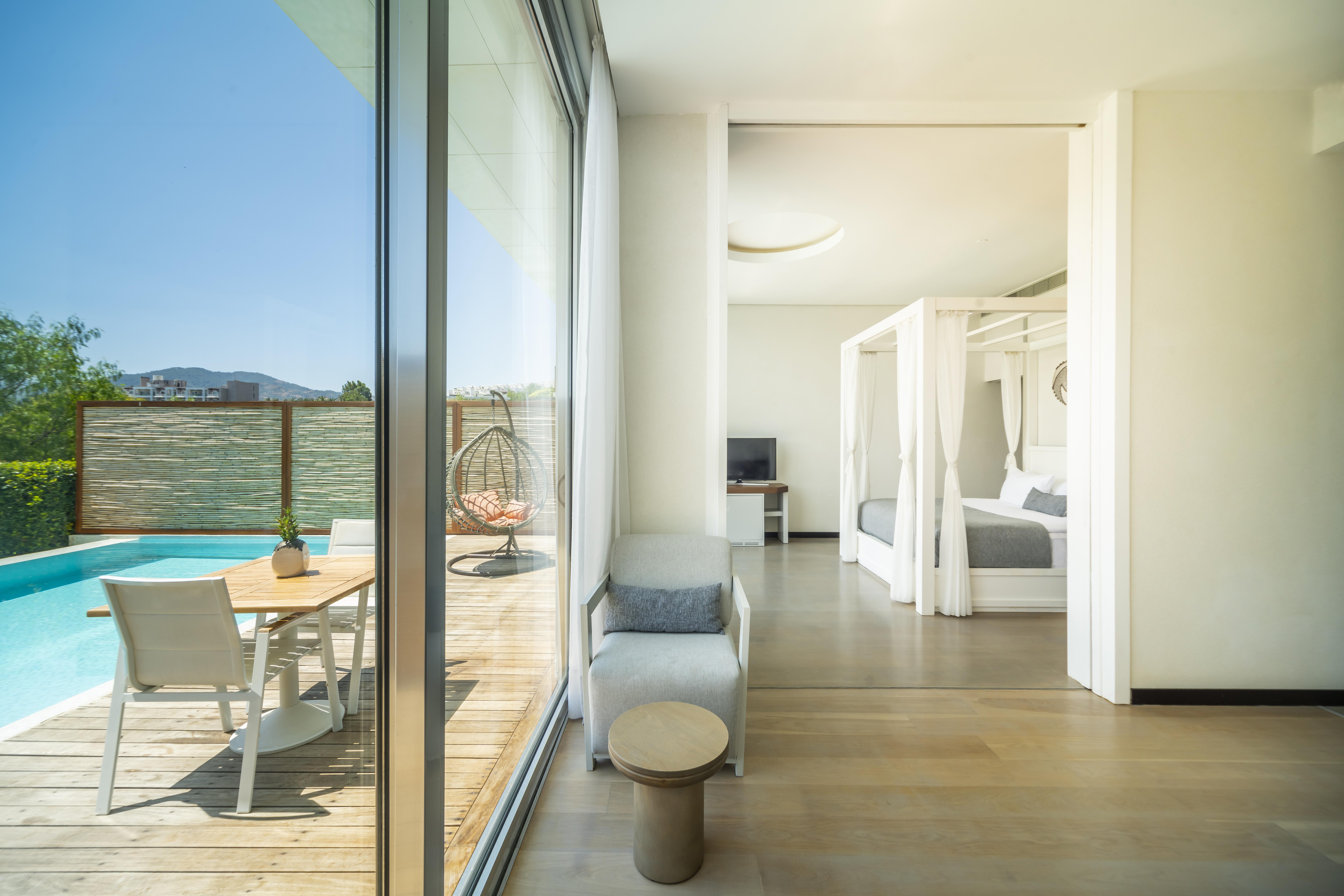 Cape Bodrum Luxury Hotel & Beach Гюндоган Екстериор снимка A suite at the hotel