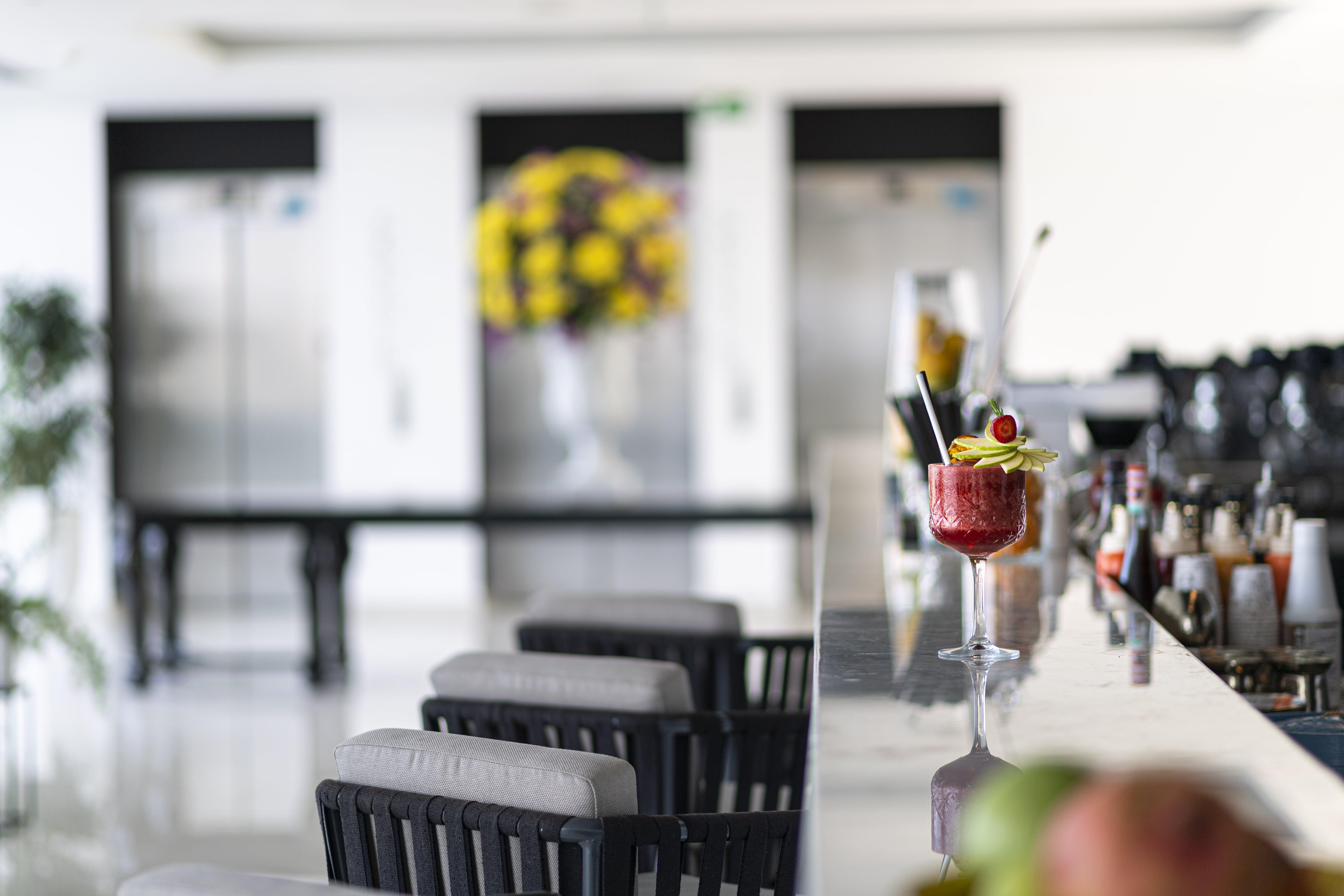 Cape Bodrum Luxury Hotel & Beach Гюндоган Екстериор снимка The bar at the 1011 lounge