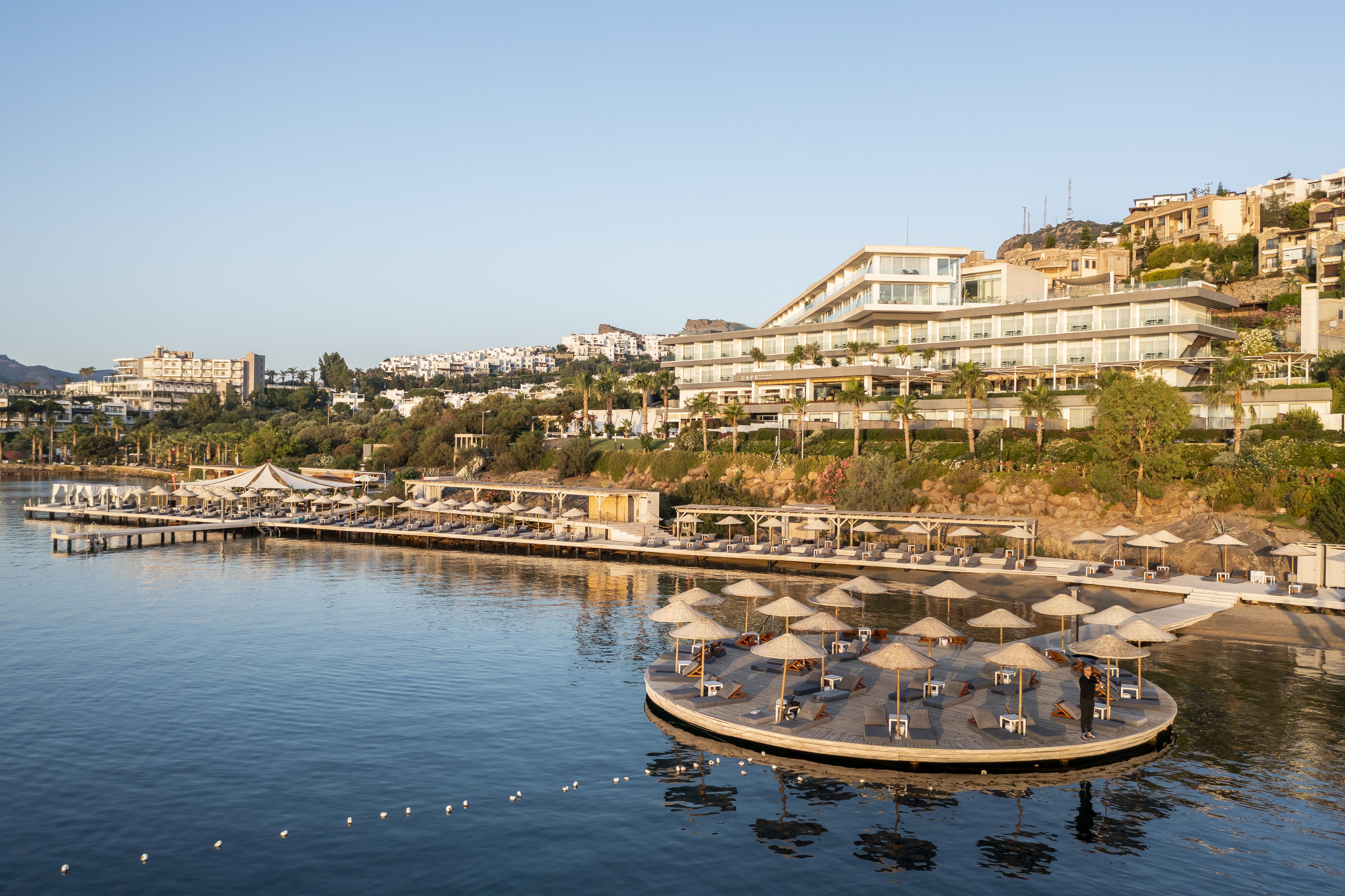 Cape Bodrum Luxury Hotel & Beach Гюндоган Екстериор снимка The resort's beach