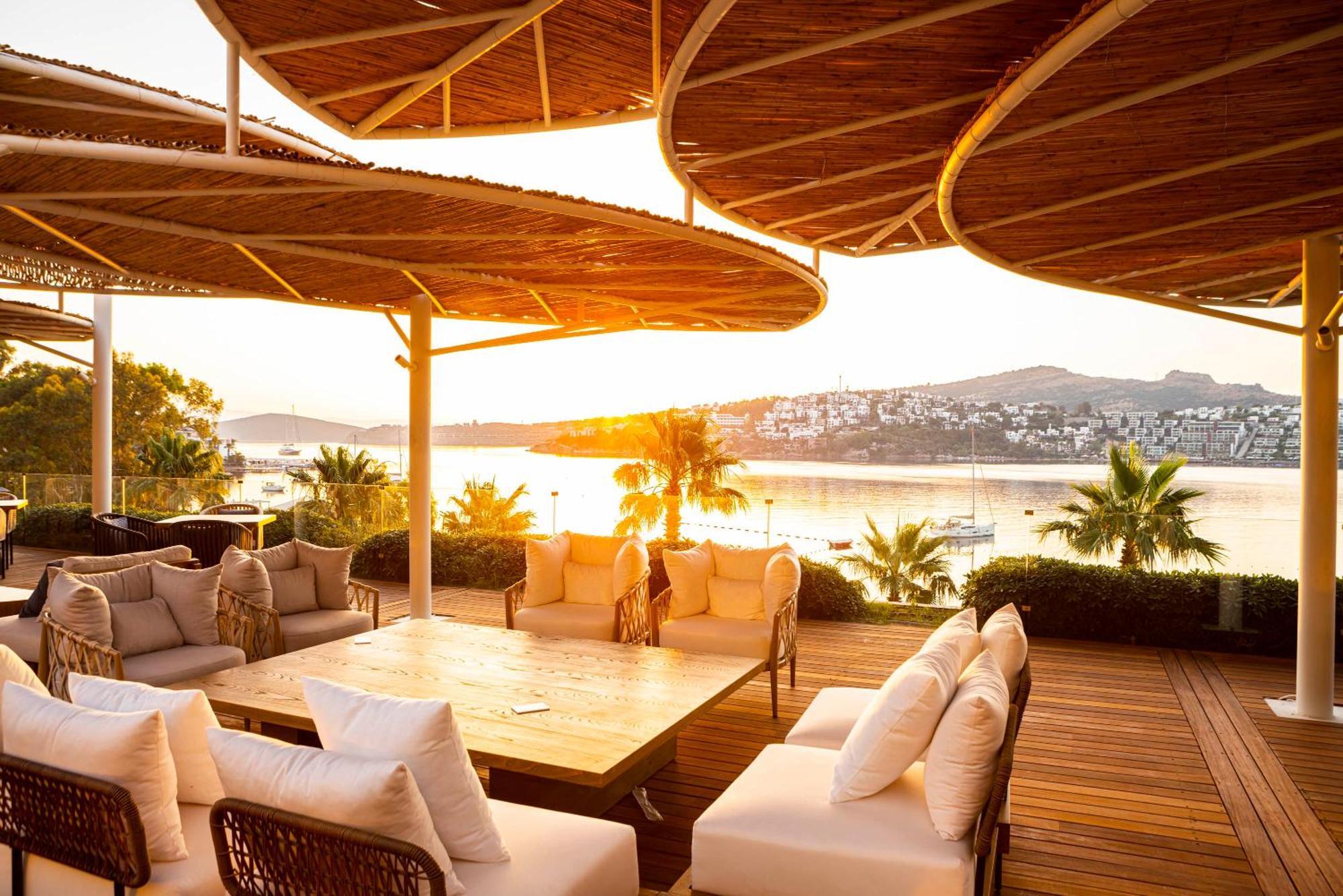 Cape Bodrum Luxury Hotel & Beach Гюндоган Екстериор снимка The Deck