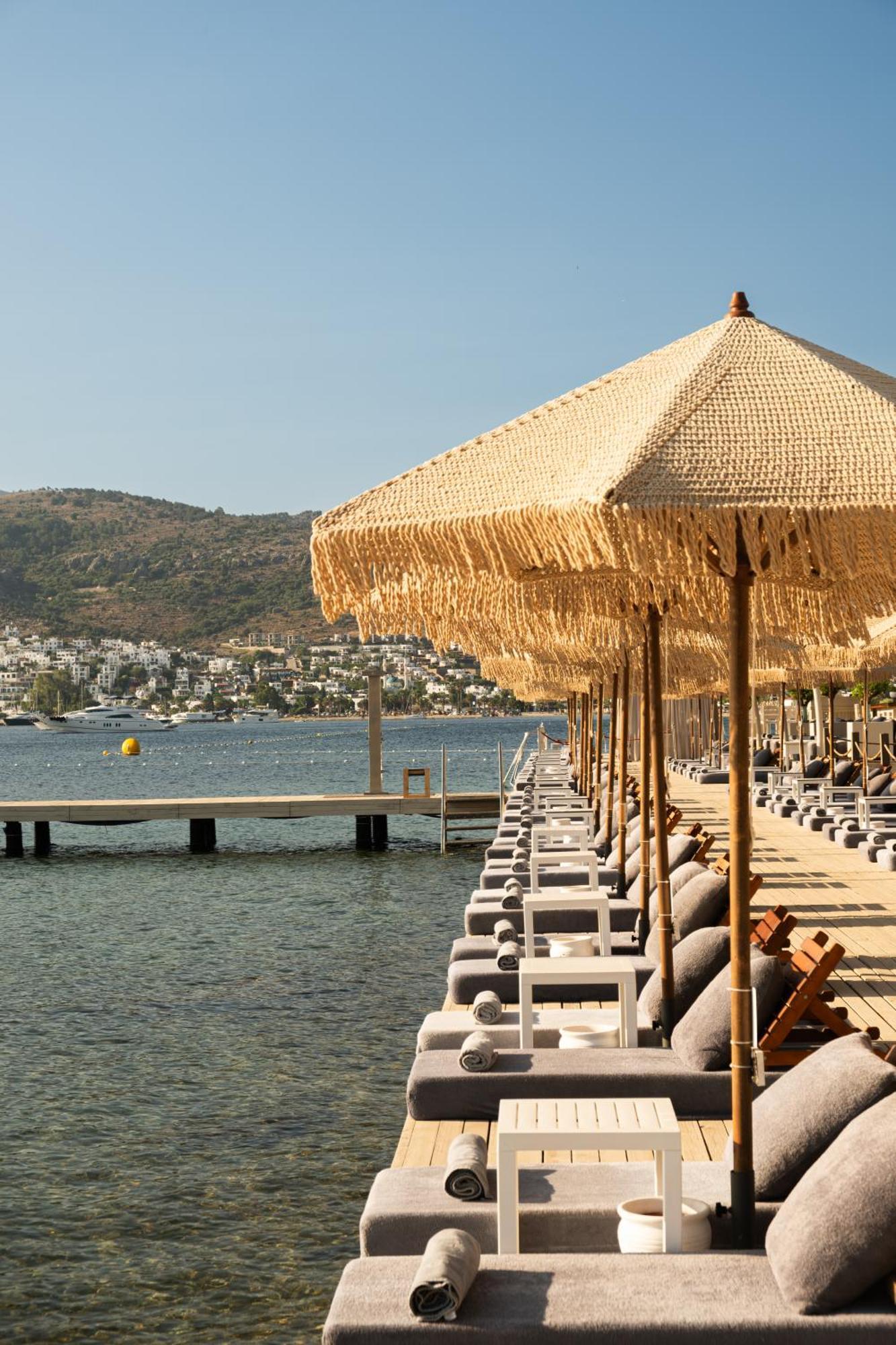 Cape Bodrum Luxury Hotel & Beach Гюндоган Екстериор снимка The beach of Mykonos