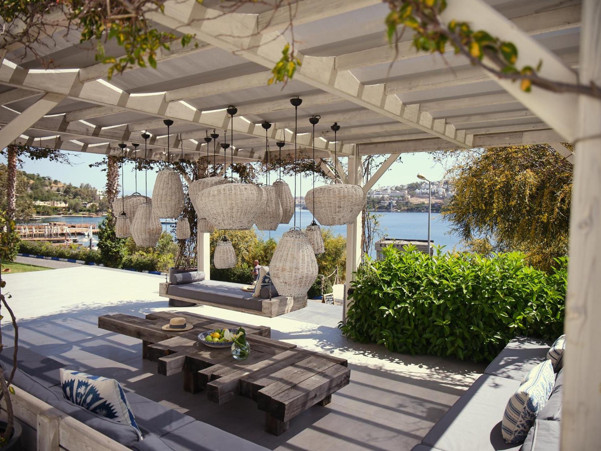 Cape Bodrum Luxury Hotel & Beach Гюндоган Екстериор снимка The Lake House